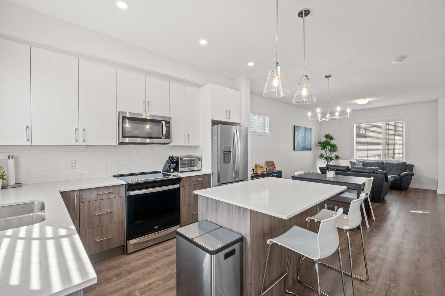 108, 75 Evanscrest Common NW