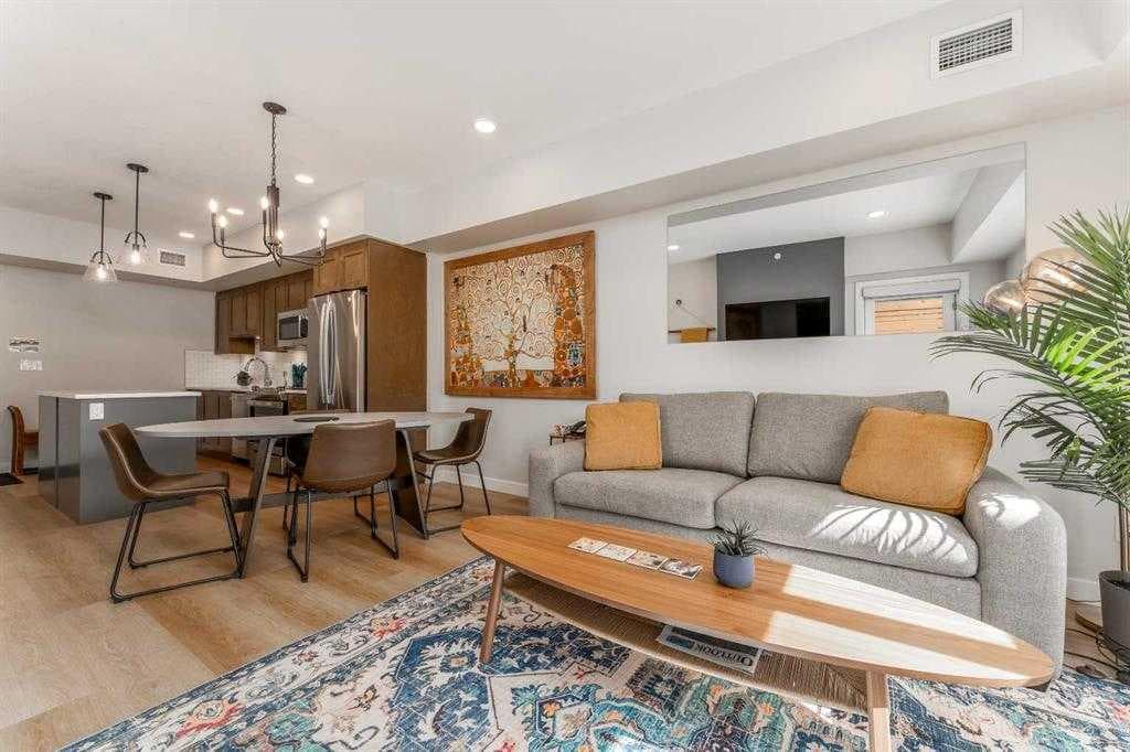 1215, 200 2 Avenue 