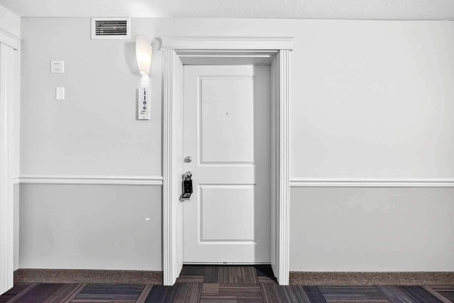 1106, 155 Skyview Ranch Way NE