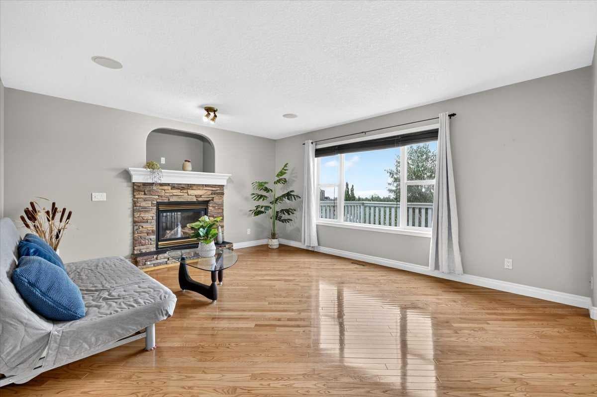27 Arbour Stone Way NW