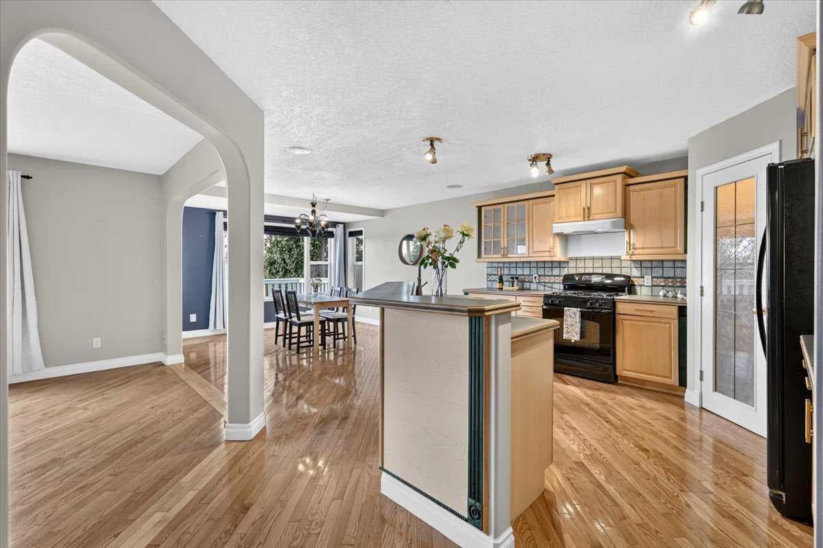 27 Arbour Stone Way NW
