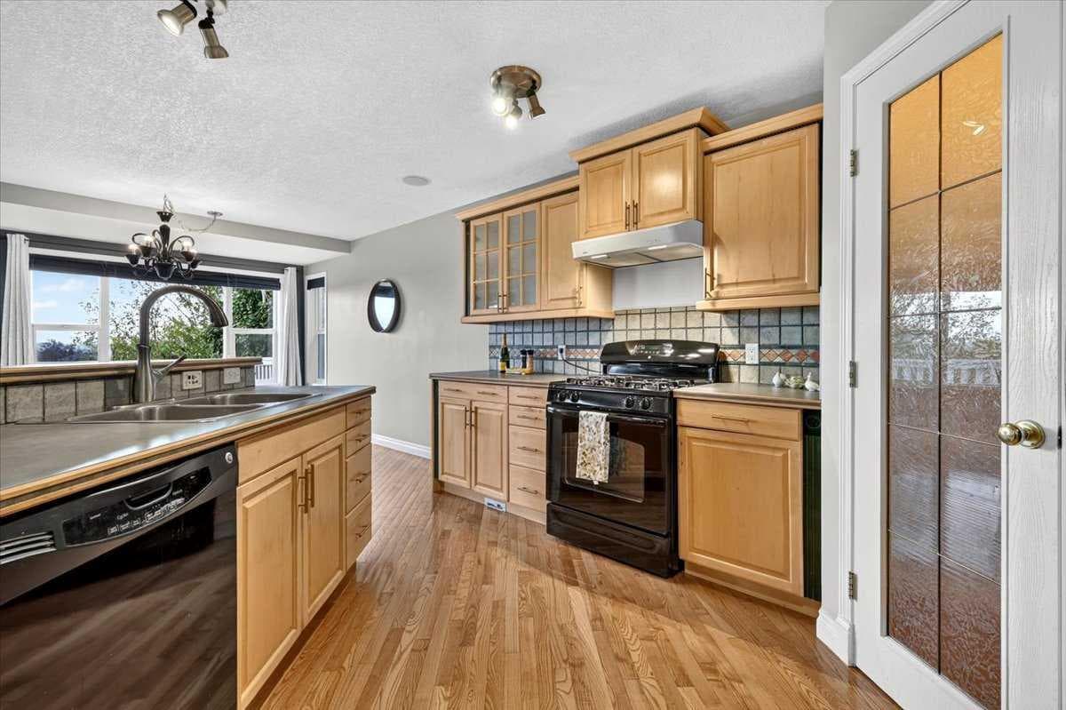 27 Arbour Stone Way NW