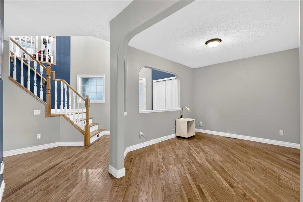 27 Arbour Stone Way NW
