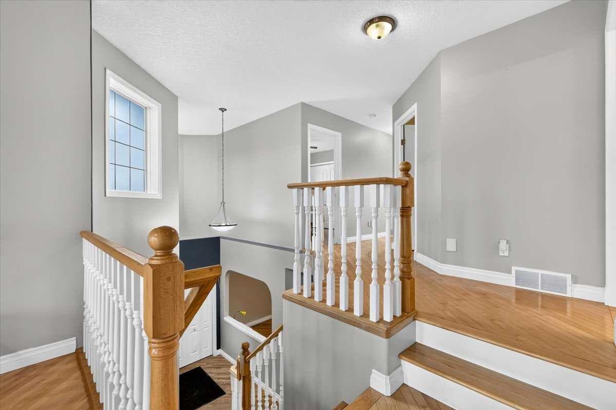 27 Arbour Stone Way NW