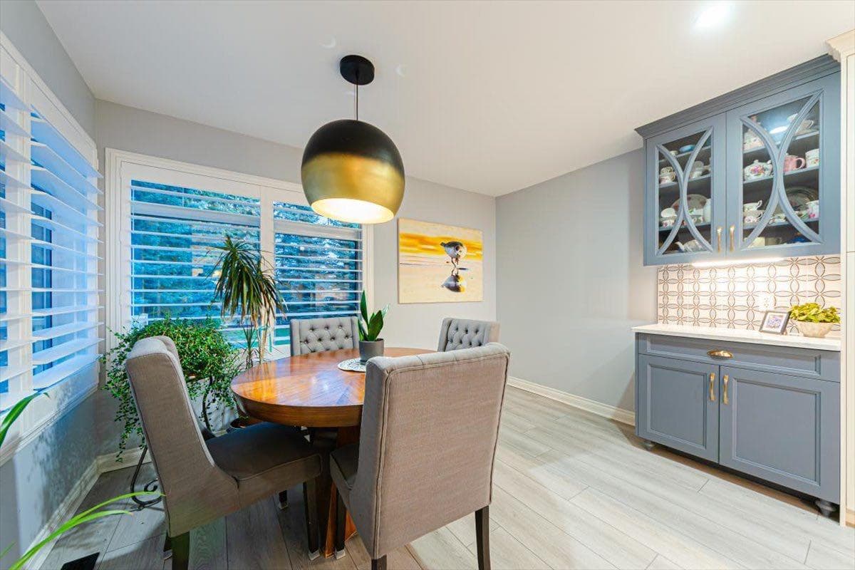 10 Varsity Estates Park NW