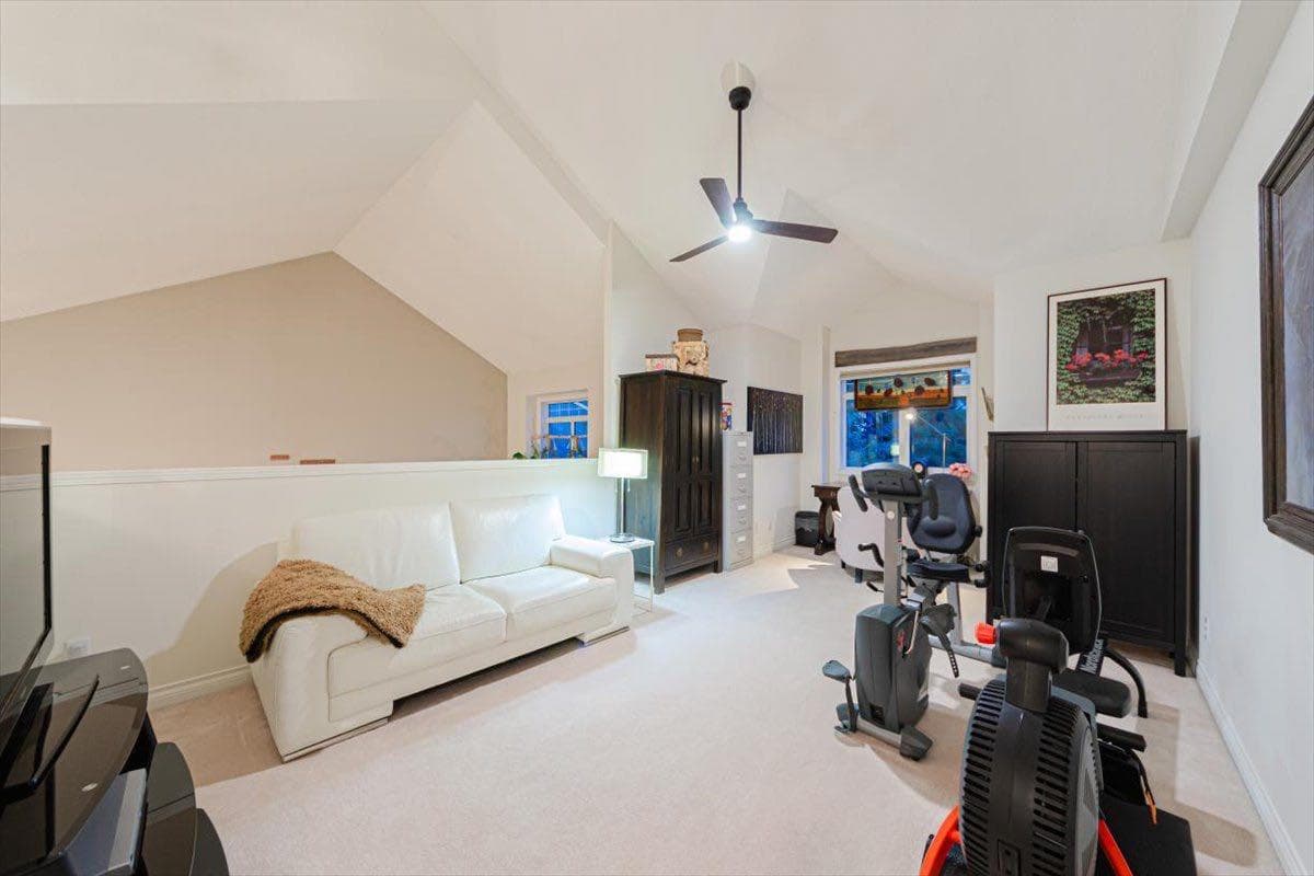 10 Varsity Estates Park NW
