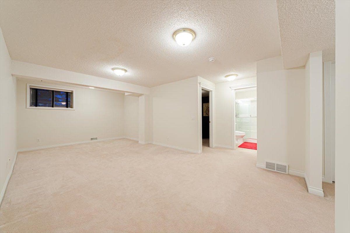 10 Varsity Estates Park NW