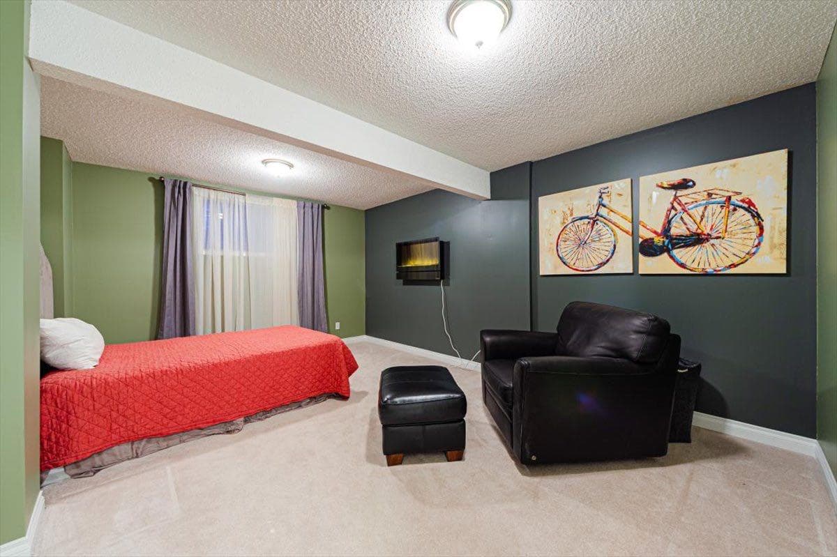 10 Varsity Estates Park NW