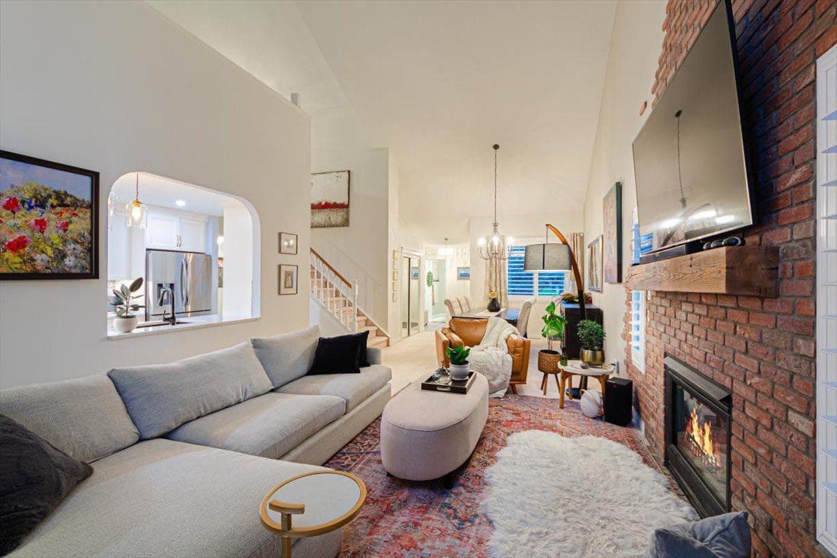 10 Varsity Estates Park NW