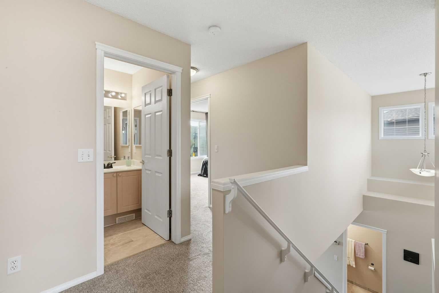 54 Cougar Ridge Bay SW