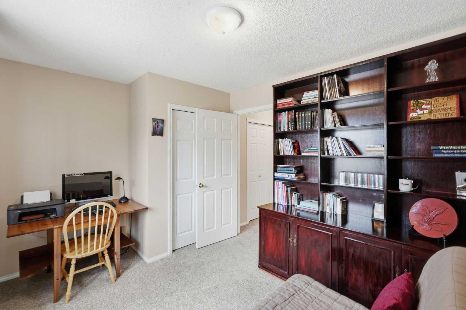 54 Cougar Ridge Bay SW