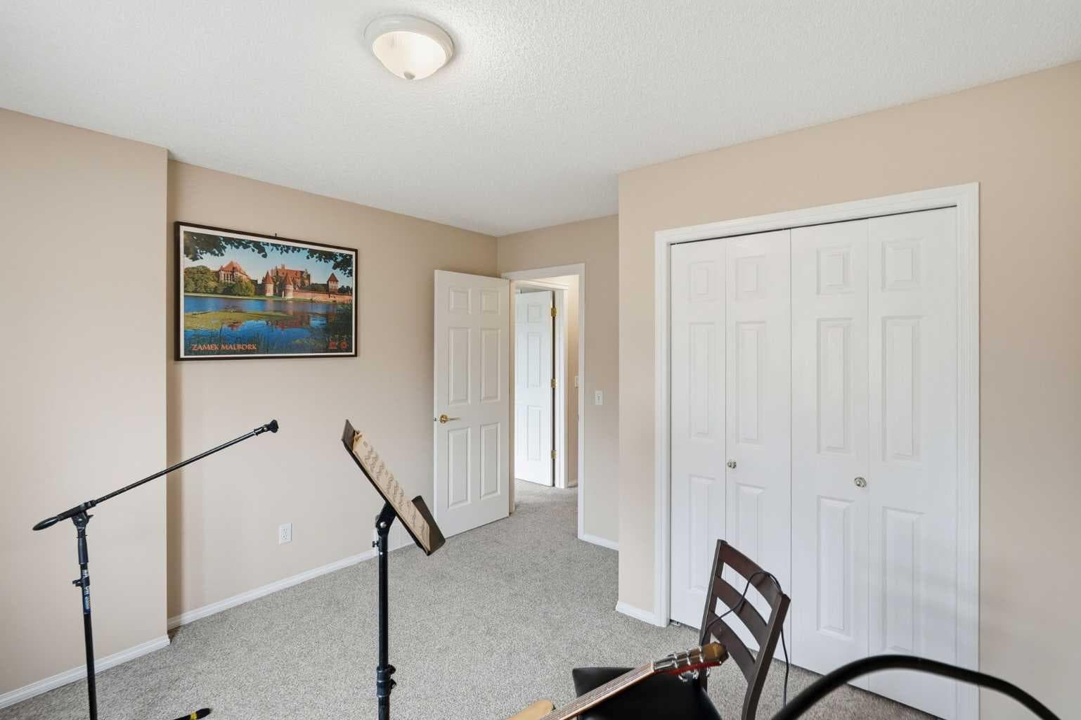 54 Cougar Ridge Bay SW