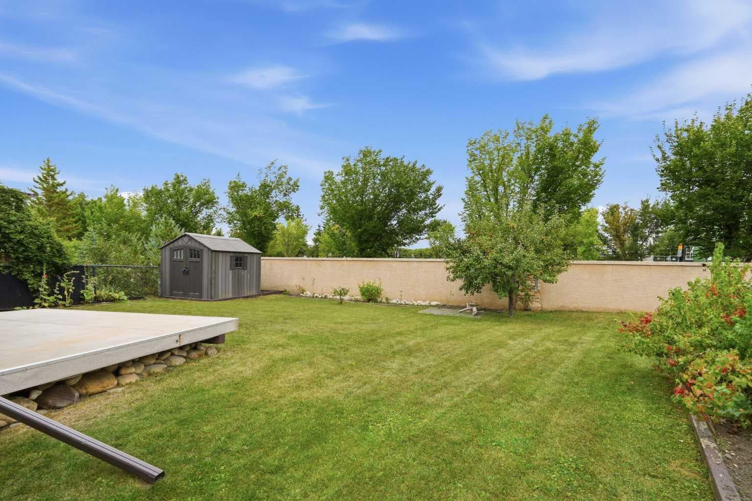 54 Cougar Ridge Bay SW