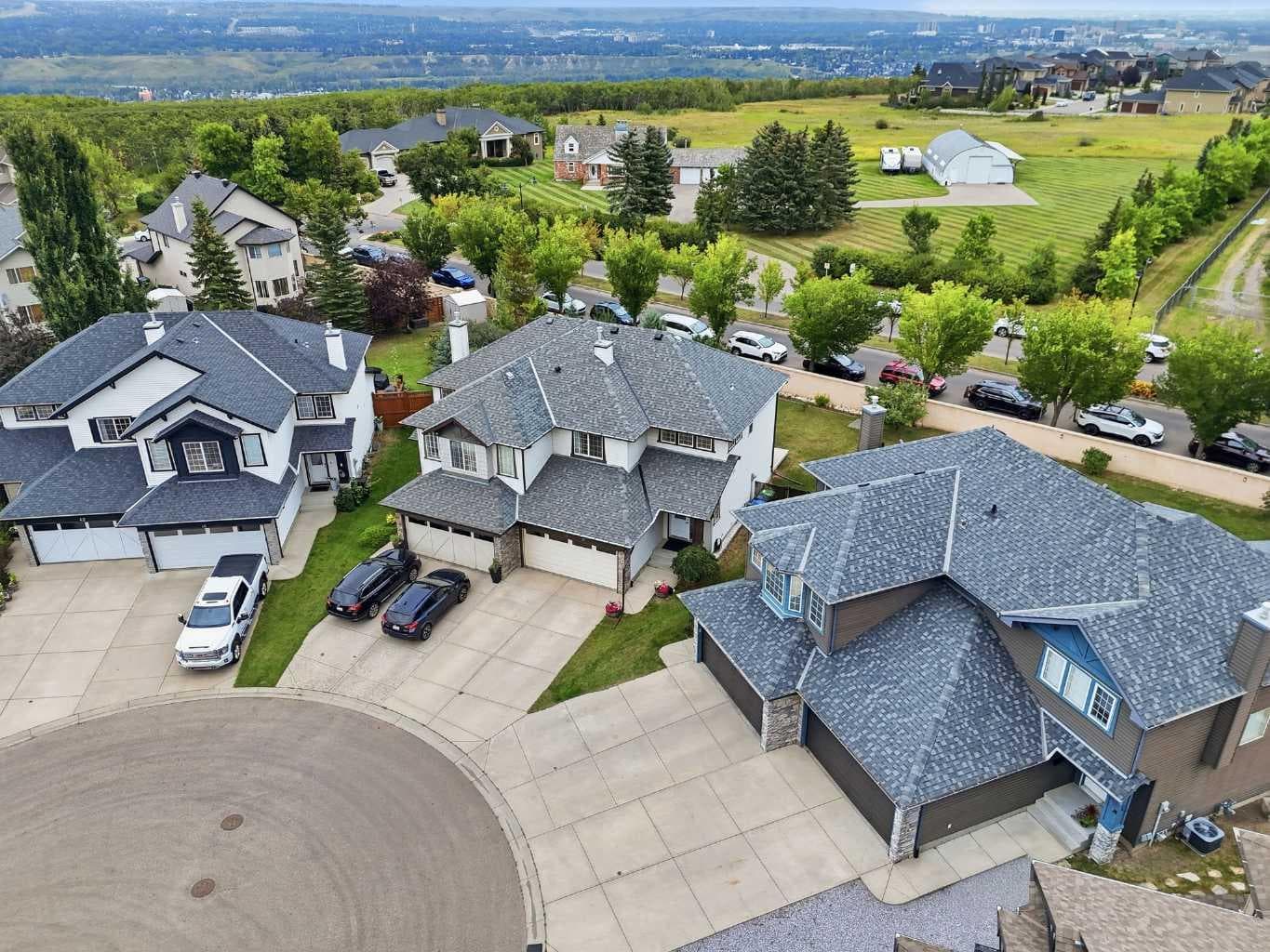 54 Cougar Ridge Bay SW