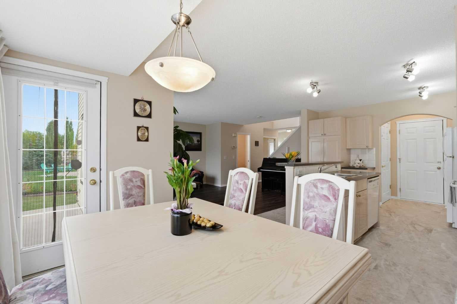 54 Cougar Ridge Bay SW