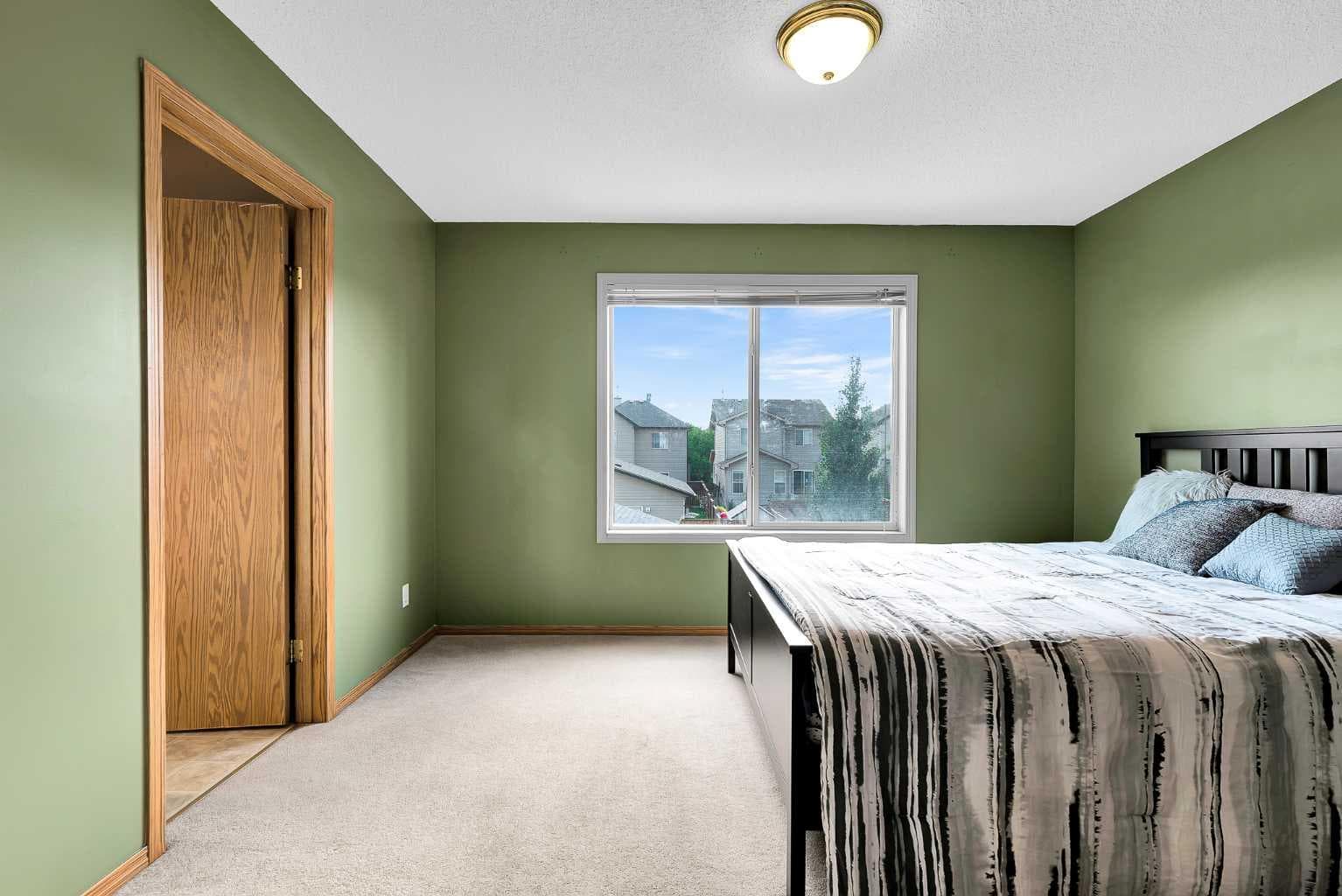 182 Citadel Bluff Close NW