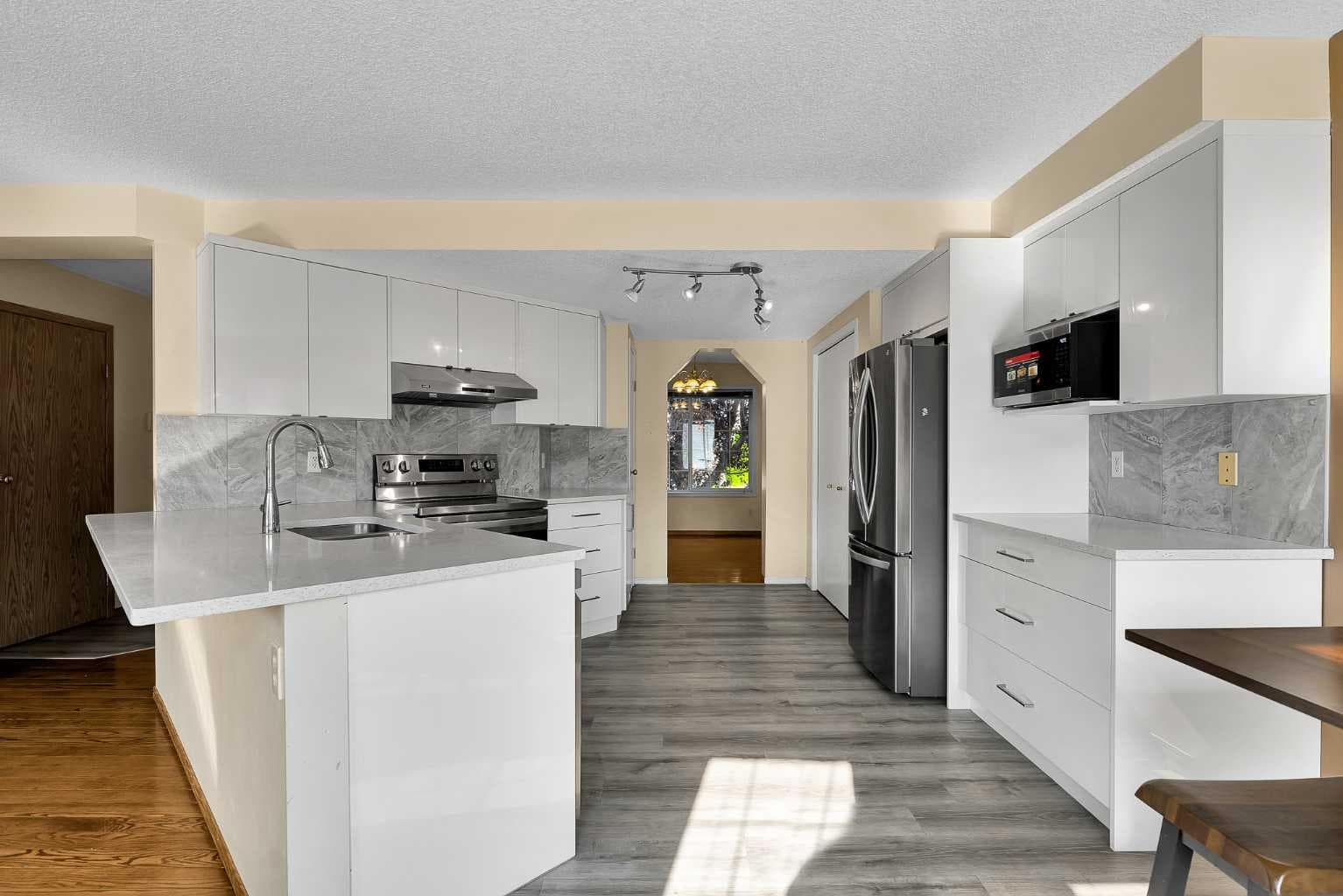 182 Citadel Bluff Close NW