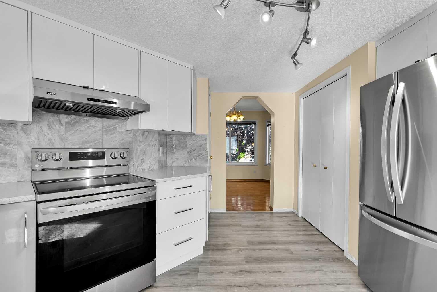 182 Citadel Bluff Close NW