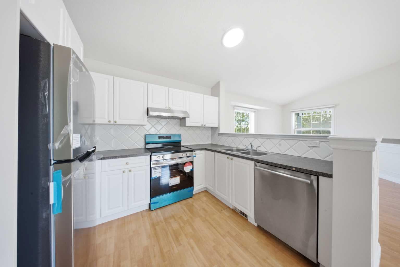 33 MARTIN CROSSING Green NE