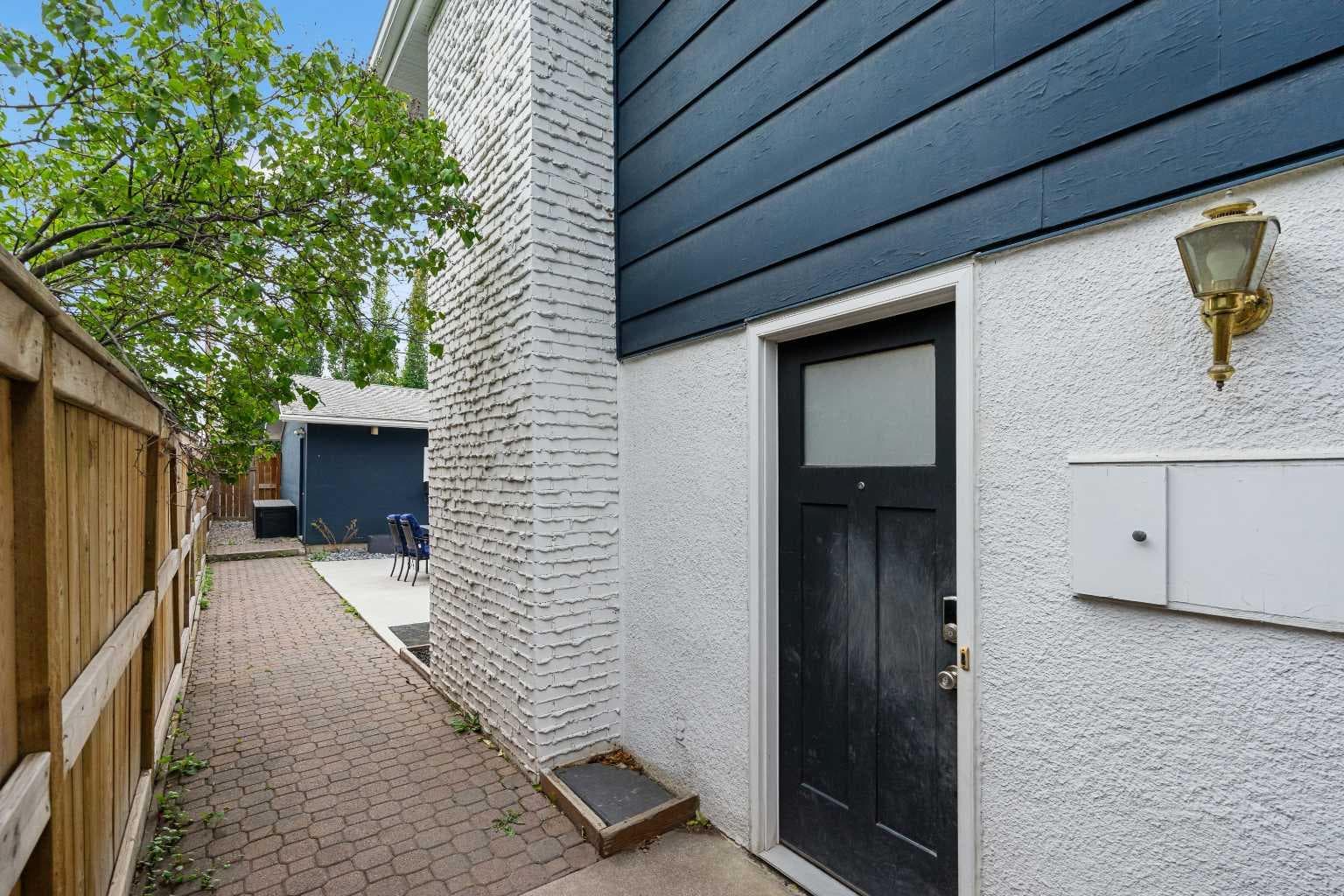 543 Willingdon Boulevard SE