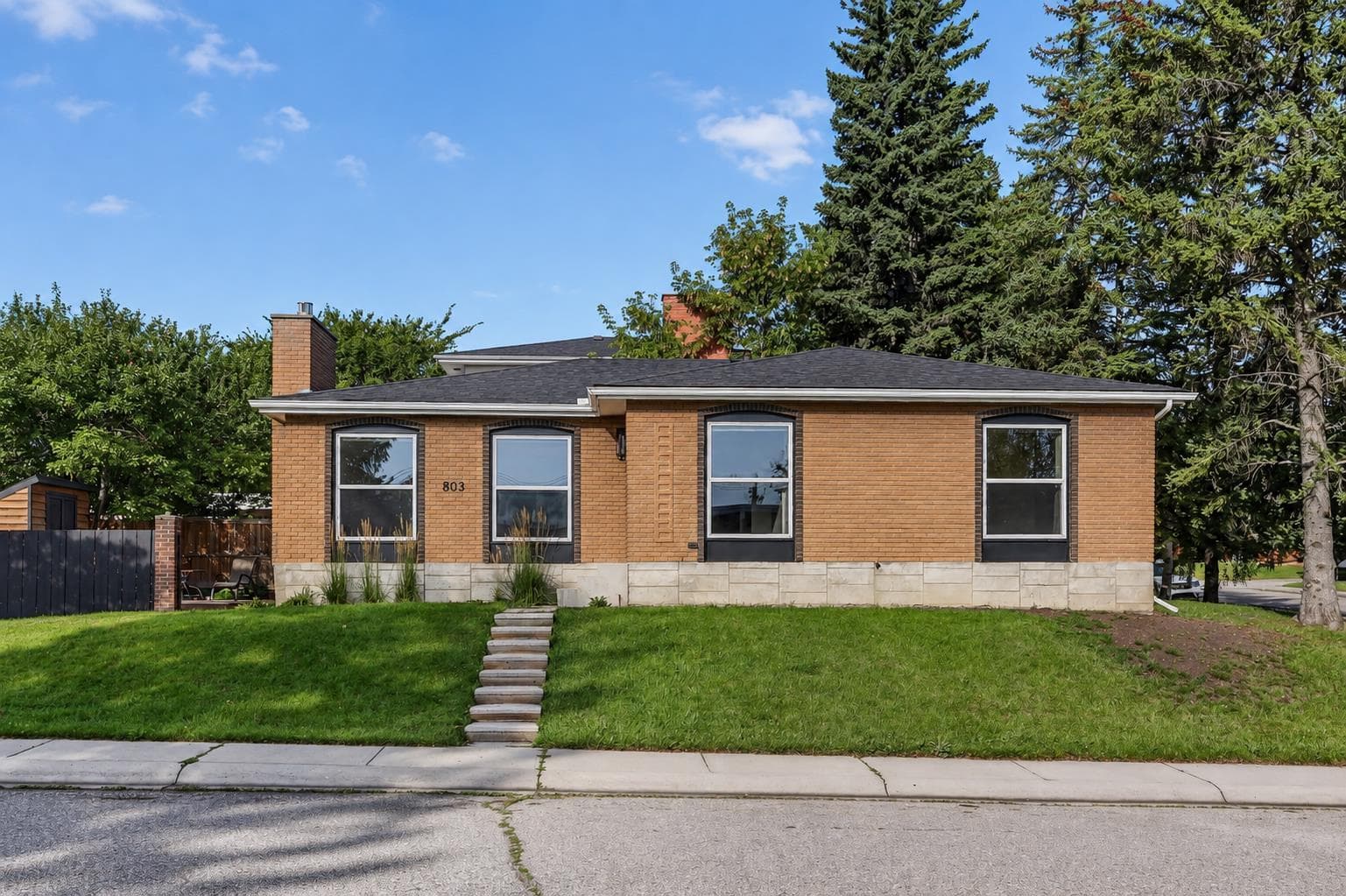 803 Canford Crescent SW