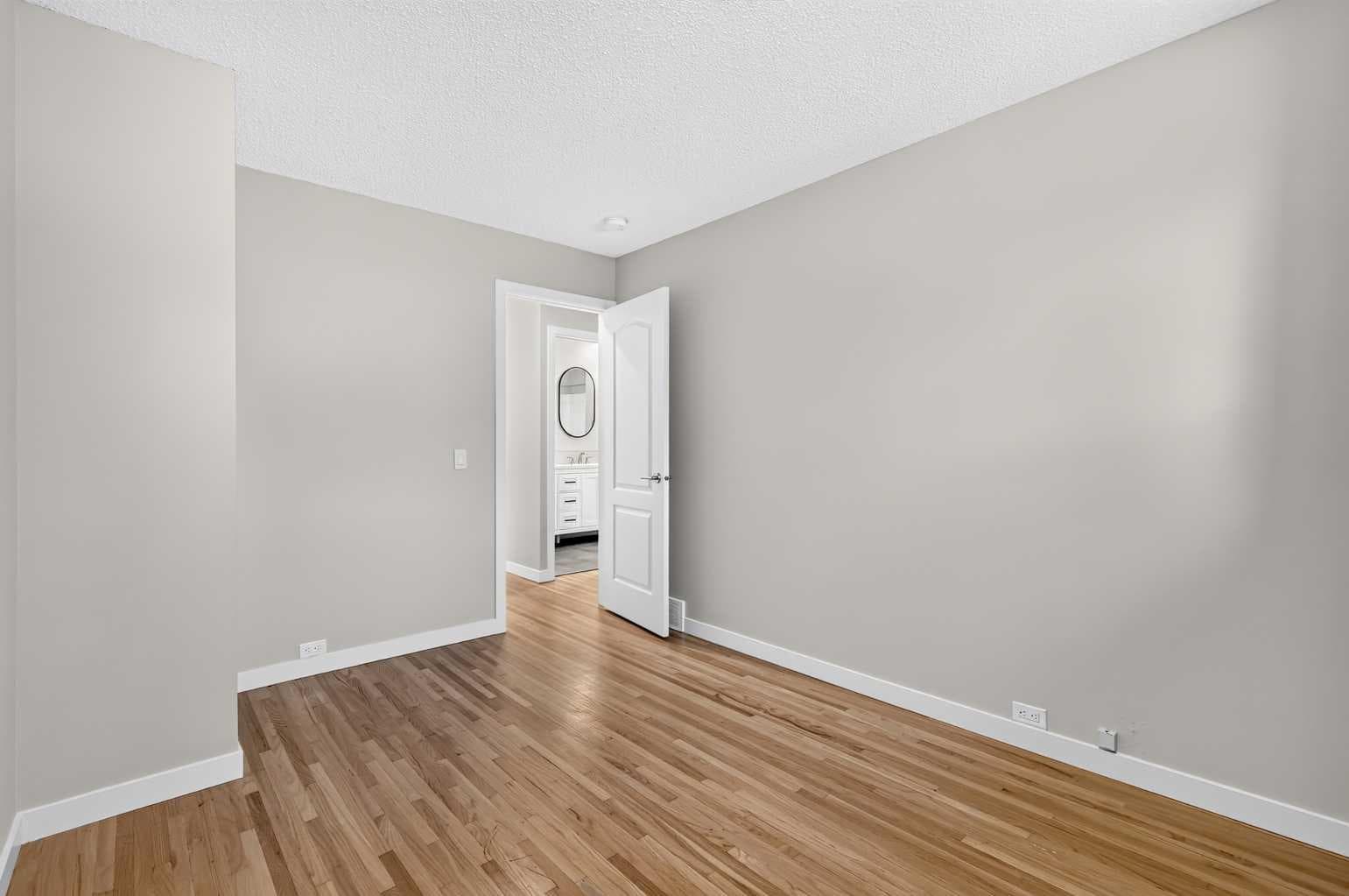803 Canford Crescent SW