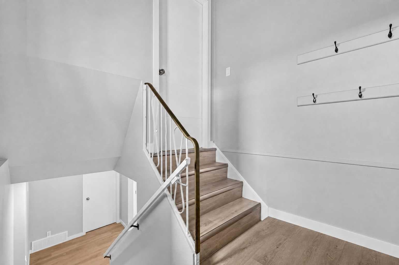803 Canford Crescent SW