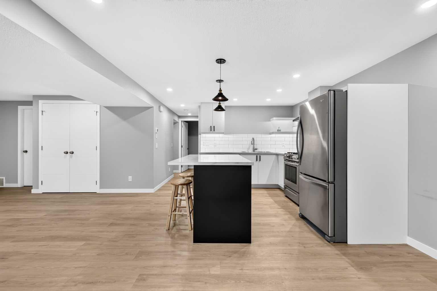 803 Canford Crescent SW