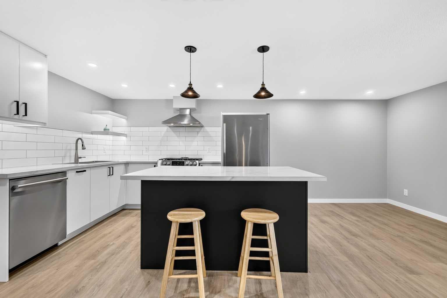 803 Canford Crescent SW