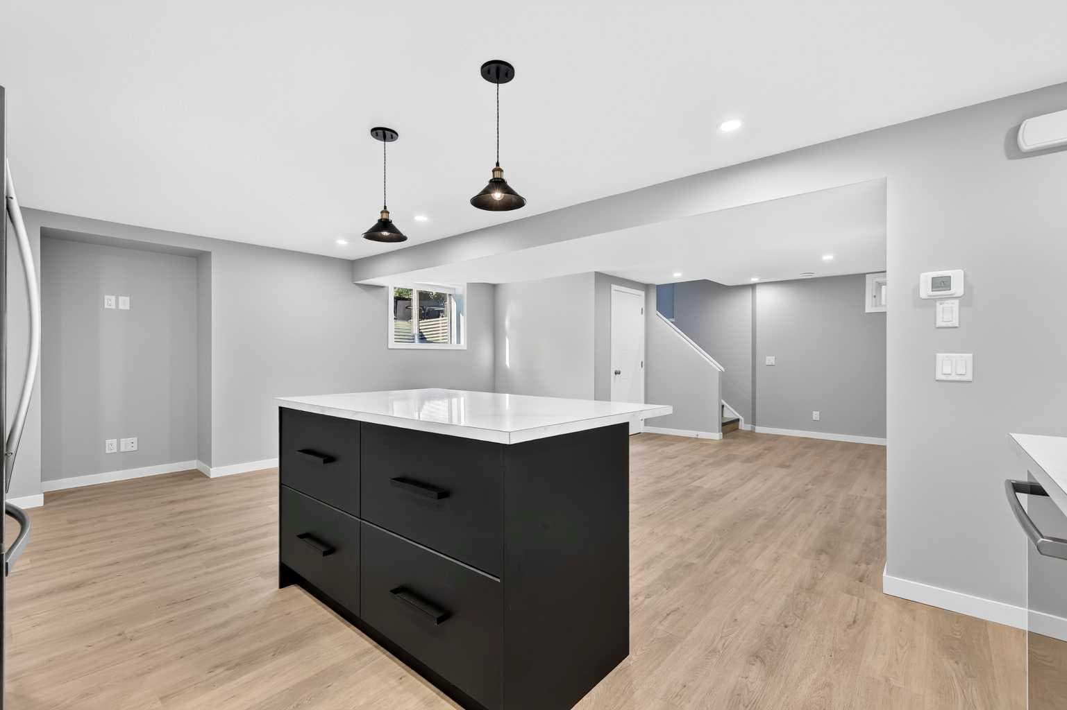 803 Canford Crescent SW
