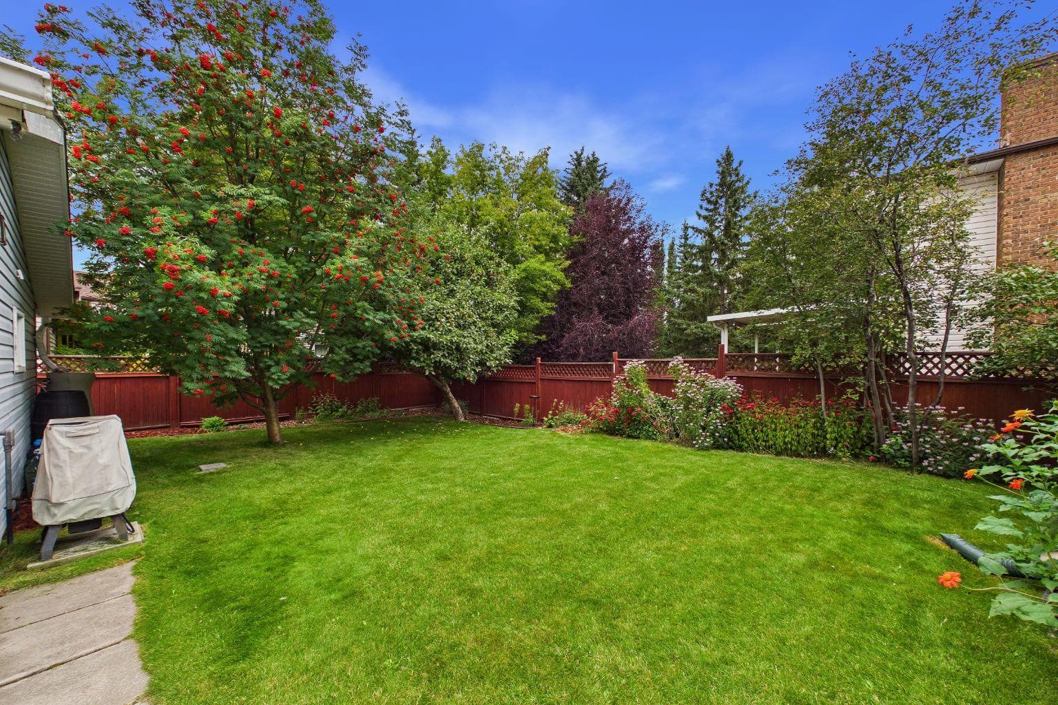 607 Cedarille Way SW