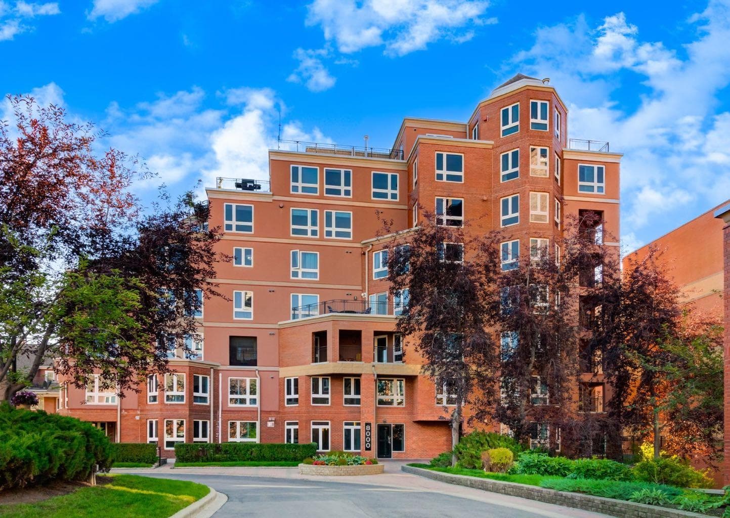 8402, 400 Eau Claire Avenue SW