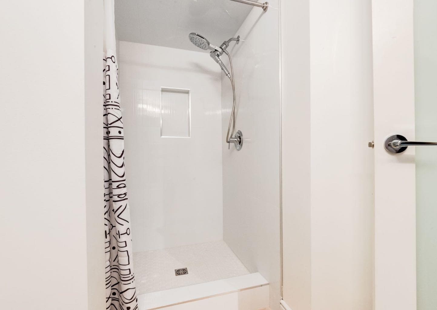 8402, 400 Eau Claire Avenue SW