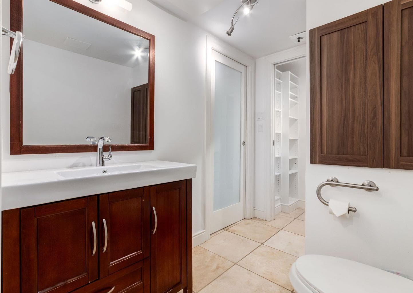 8402, 400 Eau Claire Avenue SW