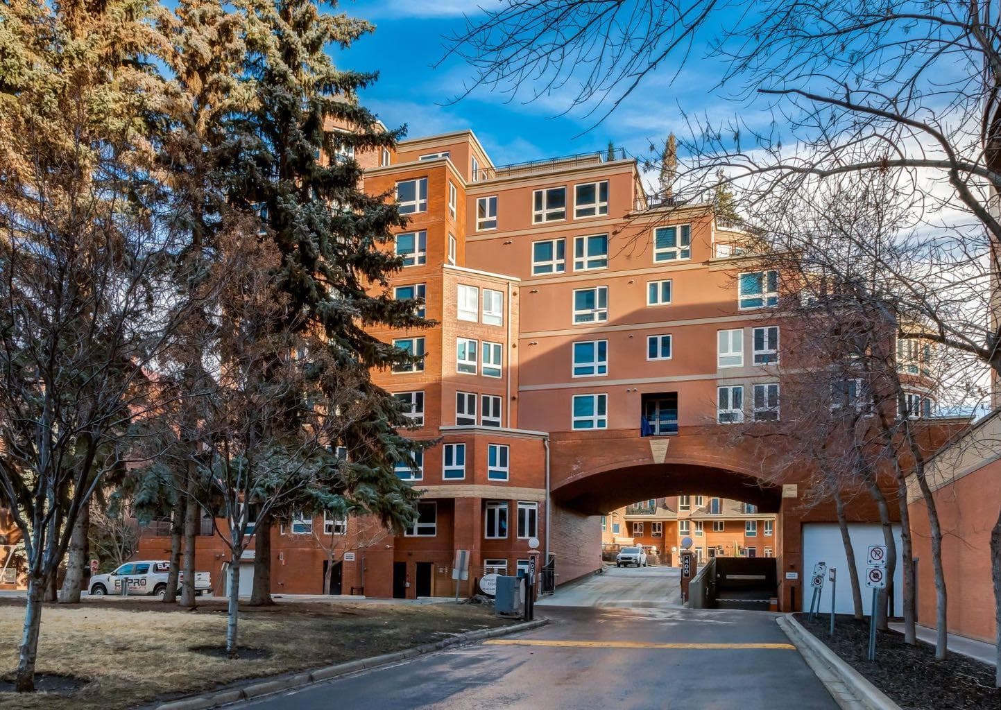 8402, 400 Eau Claire Avenue SW