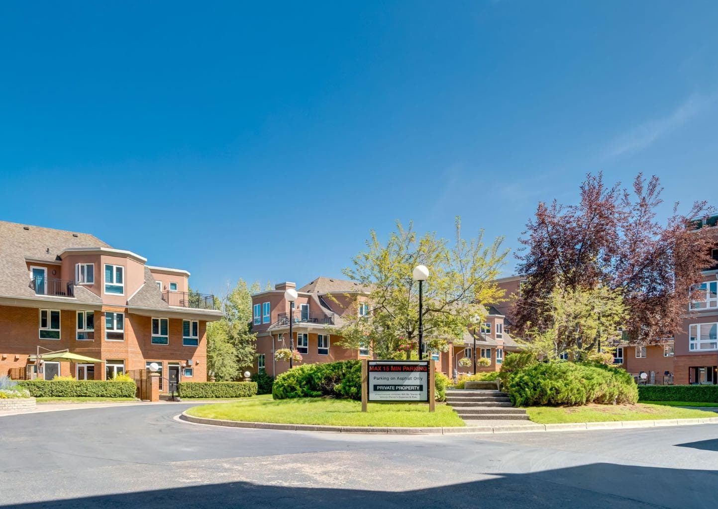 8402, 400 Eau Claire Avenue SW