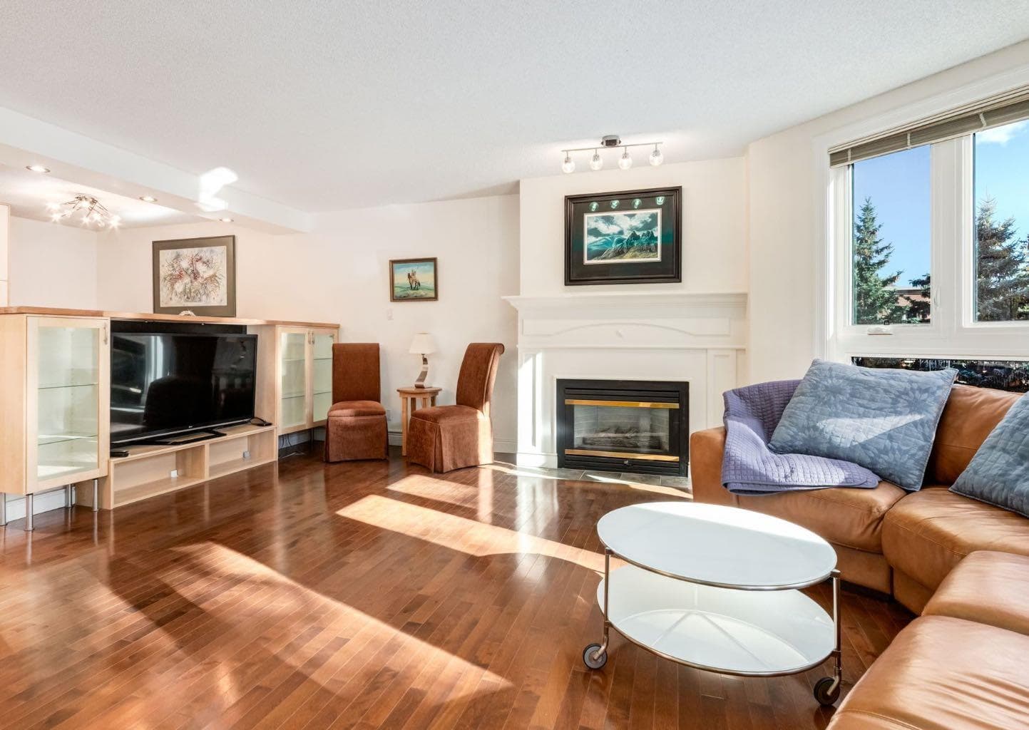 8402, 400 Eau Claire Avenue SW