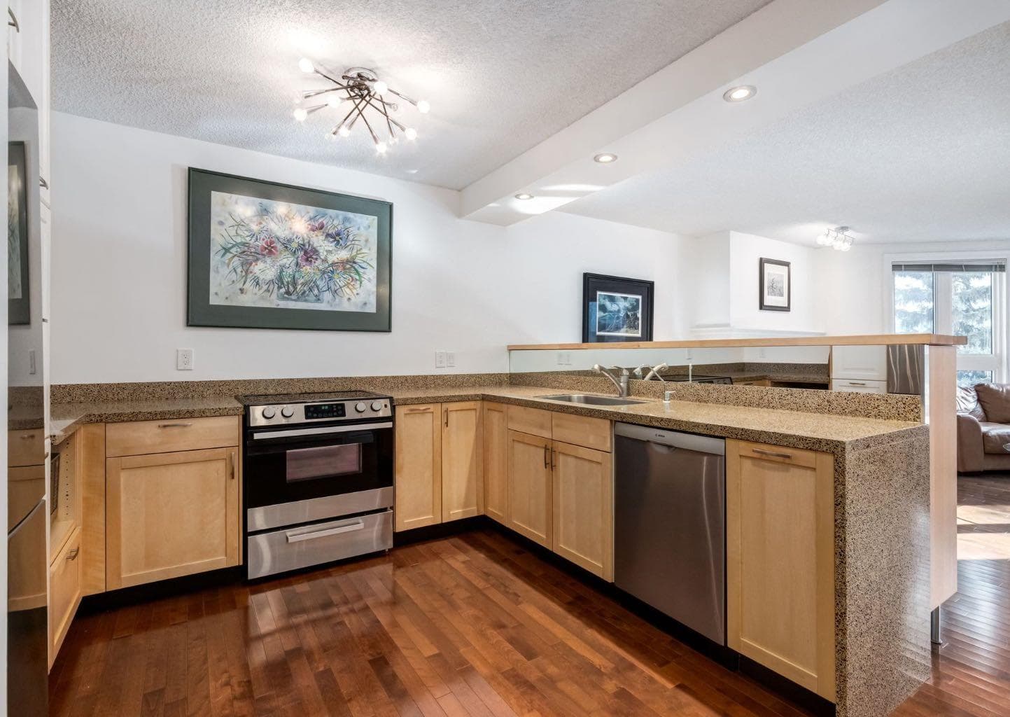 8402, 400 Eau Claire Avenue SW