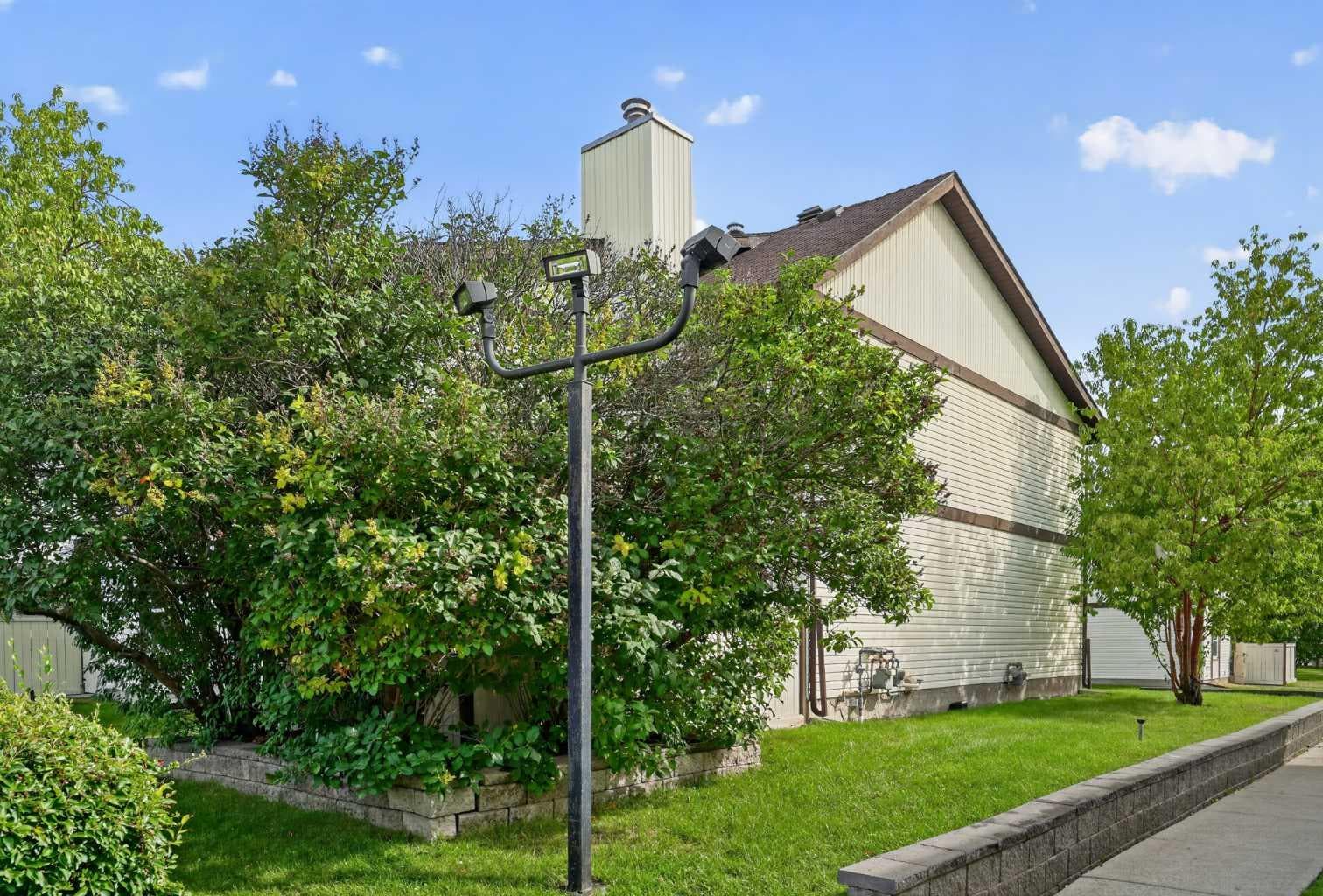 33, 3200 60 Street NE