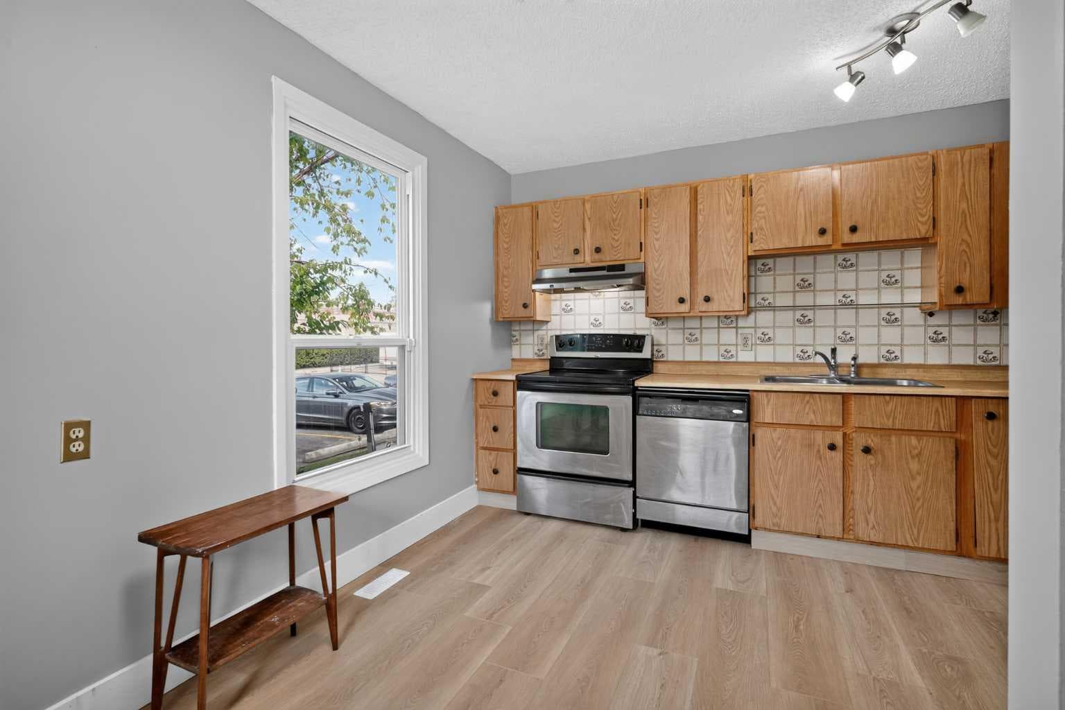 33, 3200 60 Street NE