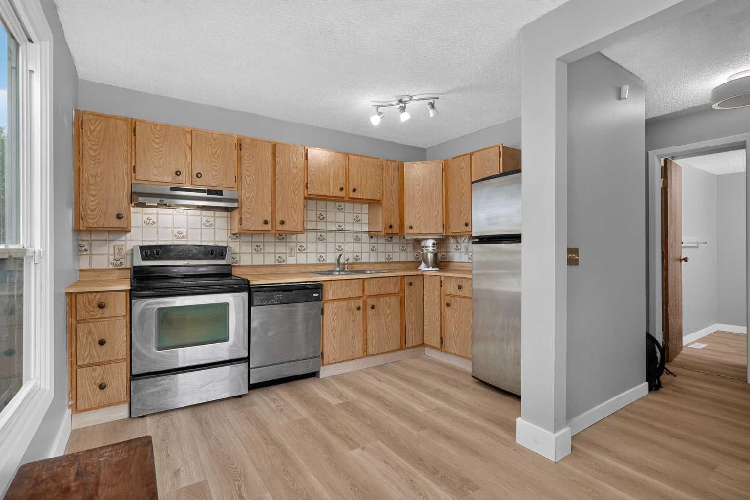33, 3200 60 Street NE