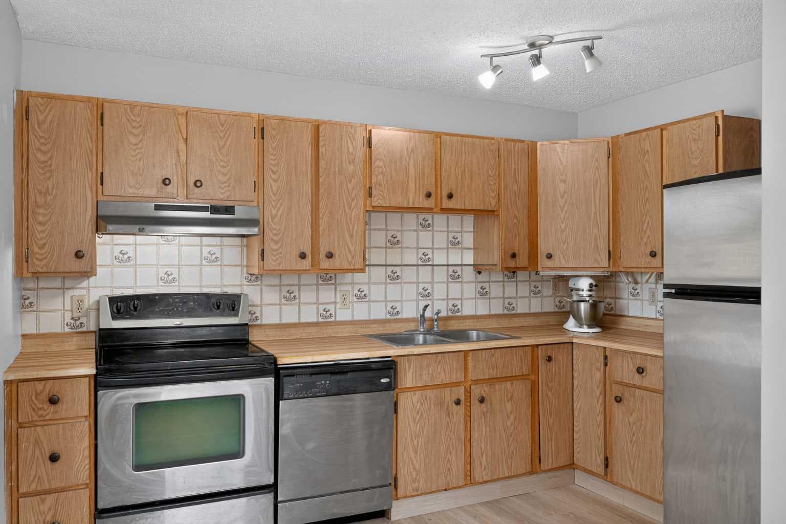 33, 3200 60 Street NE