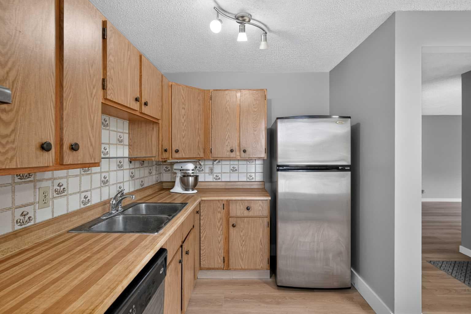 33, 3200 60 Street NE