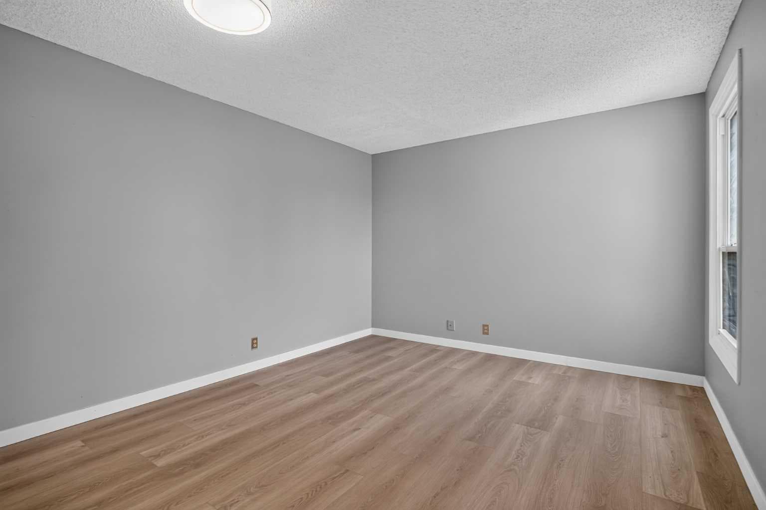 33, 3200 60 Street NE