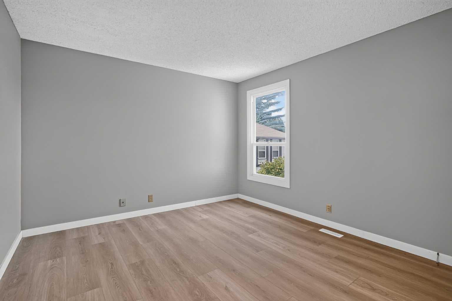 33, 3200 60 Street NE