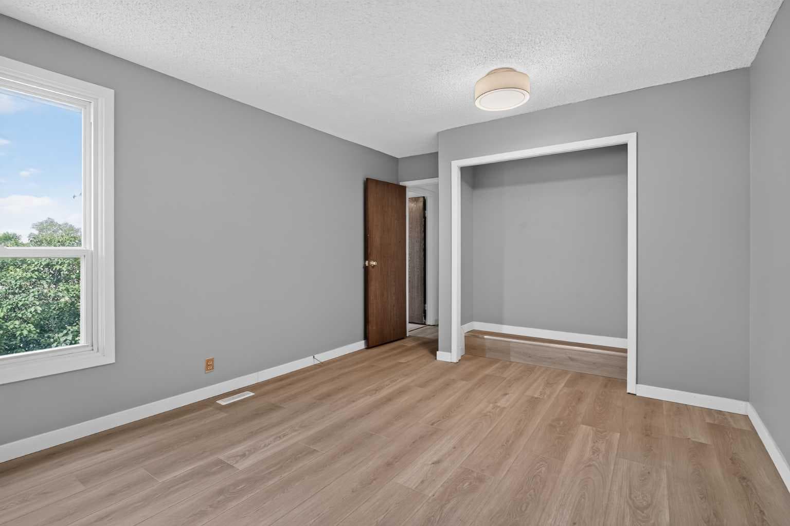 33, 3200 60 Street NE