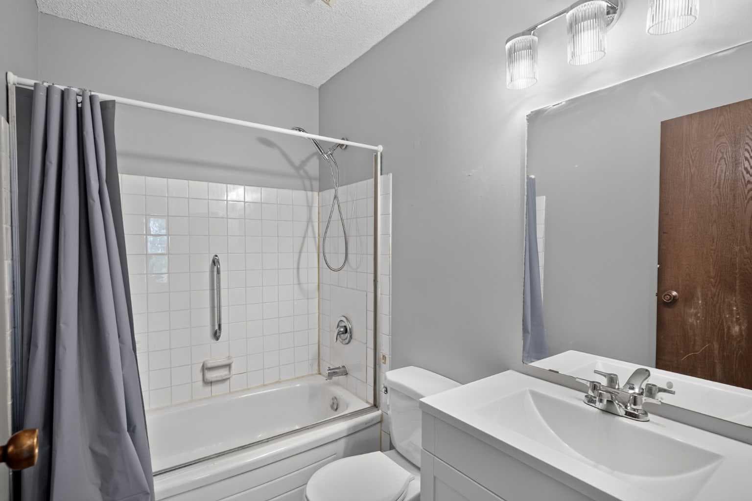 33, 3200 60 Street NE