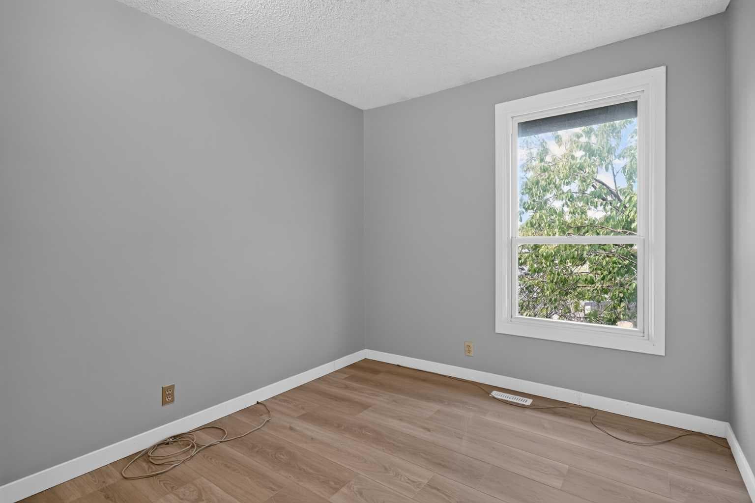 33, 3200 60 Street NE