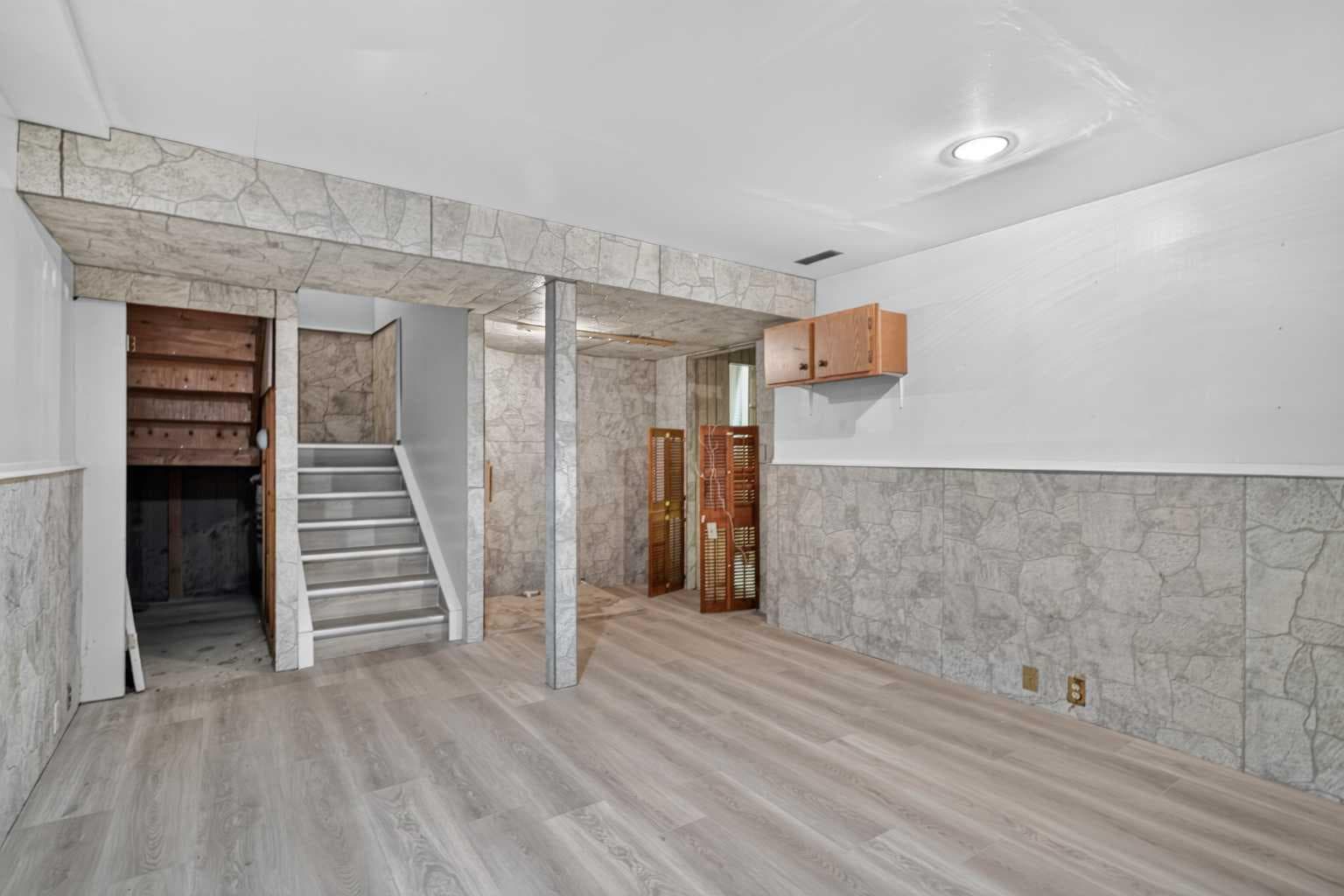 33, 3200 60 Street NE