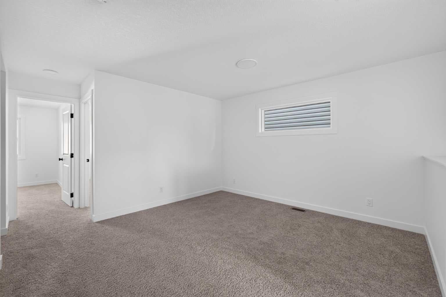 34 Chinook Winds Court SW